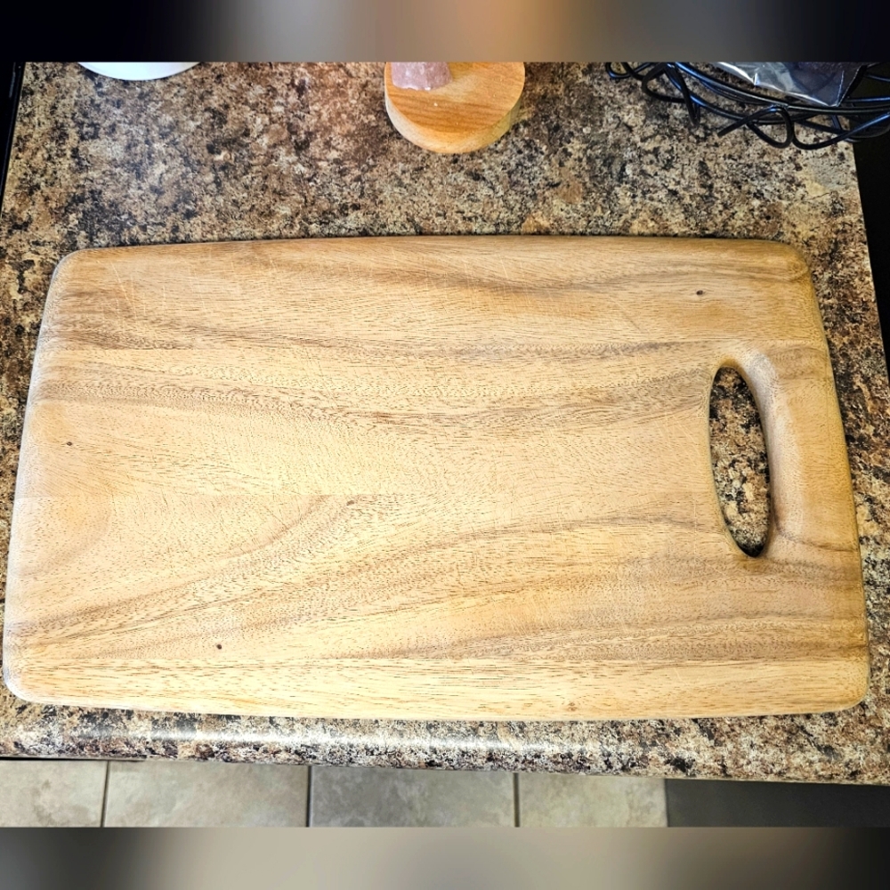 Wooden Cutting Board w/Handle 20" x 12"